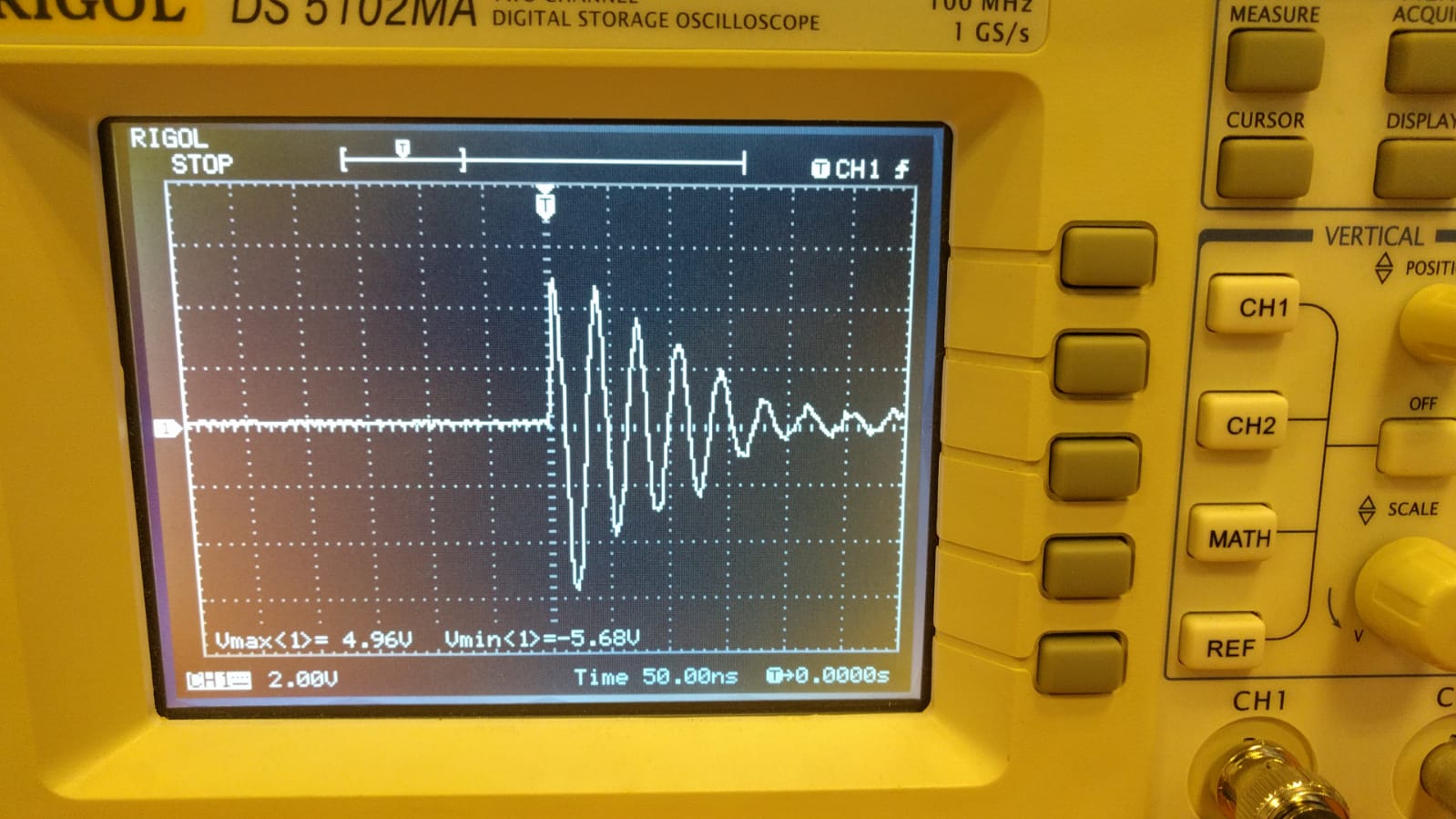 Oscilloscope reading of voltage across 0.4Ω resistor